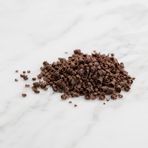 Virutas de chocolate negro compuesto para decoración de repostería, suministradas al por mayor en envases personalizados. - Product Image 2