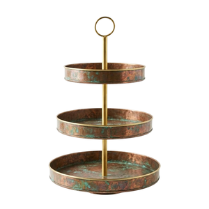 Plateau de service rustique en cuivre vieilli à 3 niveaux, présentoir à desserts vintage en métal avec poignée, étagère ronde artisanale pour mariage - Product Image 1