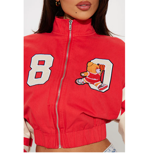 Chaqueta Varsity Roja Corta con Parche de Oso, Cierre de Cremallera en la Manga, Estilo Preppy, Unisex, para Otoño - Product Image 6