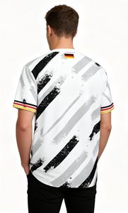 เสื้อฟุตบอลเยอรมนีชาย แขนสั้น คอกลม พิมพ์ลายแบบซับลิเมชั่น ระบายอากาศได้ดี ผลิตจากโพลีเอสเตอร์ ชุดกีฬาสำหรับผู้ใหญ่ ชุดทีม - Product Image 4