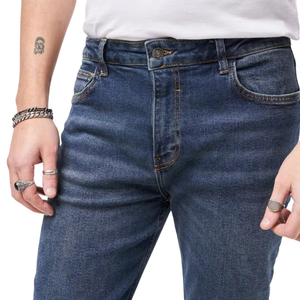 Jean slim homme en denim bleu foncé extensible, taille mi-haute, coupe affinée, style décontracté chic et polyvalent - Product Image 2