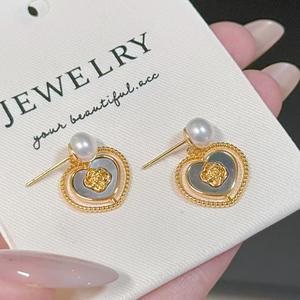 Pendientes de Moda con Forma de Concha y Letra MOM, Regalo para el Día de la Madre, Joyería Elegante con Perlas, Accesorios - Product Image 5