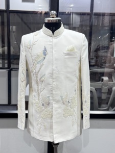 Veste de Prince Bandhgala Brodé Motif Oiseaux pour Homme, Veste Sherwani de Luxe à Motif d'Oiseau, Tenue de Mariage Indo-Occidentale pour le Marié - Product Image 1