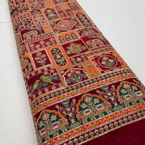 Tela Crepé Tejida de 54 Pulgadas con Estampado Floral y Borde Daman para Trajes Étnicos de Niñas, Kurtis y Paneles de Lehenga - Product Image 1