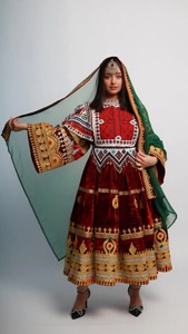 Ensemble de robe brodée à la main de style pakistanais, plusieurs couleurs, manches longues, dupatta vert, toutes saisons, tenue pour l'Aïd, matière en mousseline de soie - Product Image 5