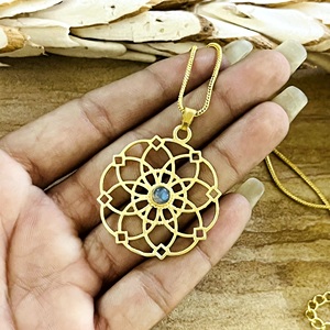 สร้อยคอทองเหลืองลายดอกไม้สไตล์โบฮีเมียนยอดนิยมสำหรับผู้หญิง ชุบทอง 18k ลายเรขาคณิตศักดิ์สิทธิ์ ขายส่งแบบ OEM ODM - Product Image 1