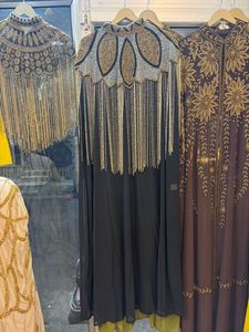 Abaya élégante et modeste en polyester coupe ajustée pour femme, brodée à la main avec des sequins, pour soirée et fête, collection 2026 Designs Eid Dubaï - Product Image 3