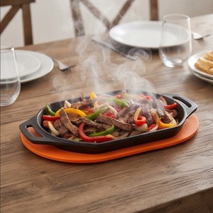 Plato para Fajitas Antiadherente de Hierro Fundido Negro con Base Naranja, Apto para Cocina de Inducción y Gas, para Servir Comidas Rápidas y Calientes - Product Image 4