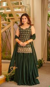 Tenue Sharara en Faux Georgette à Volants, Ornée de Broderies de Paillettes Riches et d'un Dupatta Bordé de Dentelle, pour Occasions Spéciales NW 3093 - Product Image 3