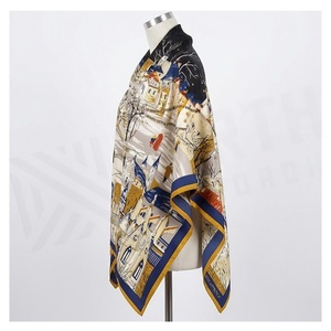 Pañuelo de Seda Cuadrado para Mujer North Approach, Diseño Pintado a Mano con Paisaje Urbano Invernal, Accesorio de Moda Elegante y Multifuncional - Product Image 3