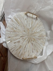 Plateau de service rond en nacre de luxe moderne vietnamien avec poignées métalliques, plateau décoratif pour table basse et salle de bain - Product Image 4