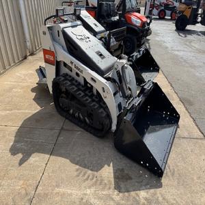 Minicargadora MT55 con Motor Diésel, Diseño Compacto, Bomba de Alta Eficiencia, Ideal para Jardinería - Product Image 1