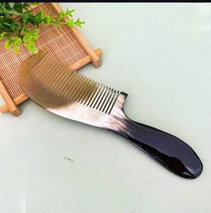 Peine de cuerno natural de estilo único con dientes largos, peine para el cuidado del cabello y peine elegante para regalos de cumpleaños, decoración del hogar al mejor precio - Product Image 6