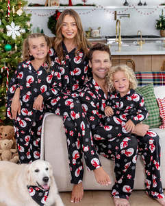 Conjunto Deportivo Familiar Navideño con Diseño de Colores Festivos, Top y Pantalones Coordinados para Eventos Navideños - Product Image 6