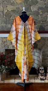 Robe caftan en rayonne teinte à la main style shibori tropical, robe maxi vintage, art portatif, coupe décontractée, tenue bohème pour femme - Product Image 3