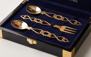 Juego de cubiertos victorianos de latón antiguo con acabado dorado y mangos ornamentados de acero inoxidable para cenas, fiestas y restaurantes. - Product Image 3