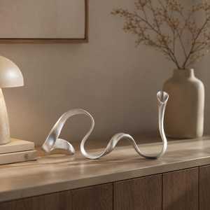 Support de bougie en métal sur trépied avec base stable, design élégant et matériau durable pour des configurations d'éclairage décoratif - Product Image 2