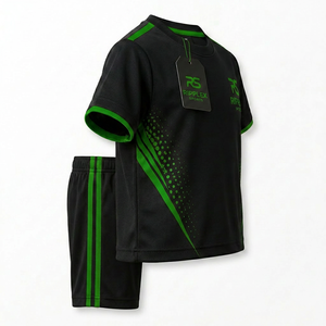 Ensemble de sport court pour enfants modernes, offrant un tissu doux, une coupe flexible et un confort tout au long de la journée pour toutes les saisons et un confort quotidien. - Product Image 2