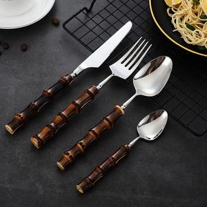 Juego de Cubiertos de Acero Inoxidable con Mango de Bambú Sostenible, Diseño Moderno que Agrega Elegancia a Cualquier Mesa - Product Image 4