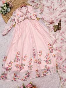 ชุดเดรสผ้าไหมพิมพ์ลายดิจิทัล Tebby สำหรับงานหรูหรา - Product Image 3