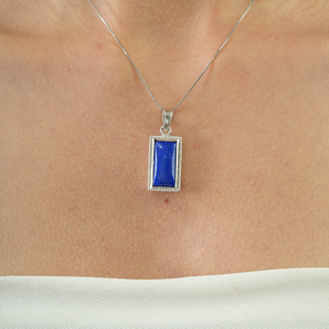 Pendentif solitaire authentique en lapis-lazuli, argent sterling 925, forme géométrique, style classique, bijoux artisanaux raffinés - Product Image 2