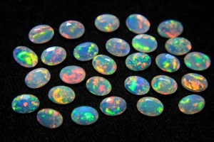 Opale Welo d'Éthiopie facettée, pierre précieuse naturelle de coupe ovale, opale multicolore, pierre de naissance d'octobre, pour la fabrication de bijoux HASNAIN GEMS - Product Image 5
