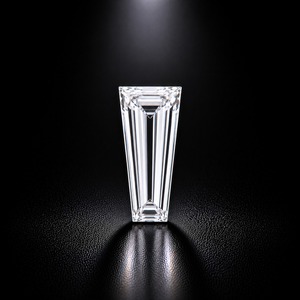 Diamant de laboratoire taille baguette conique de qualité supérieure, blanc étincelant, excellente taille pour la fabrication de bijoux fins - Product Image 1