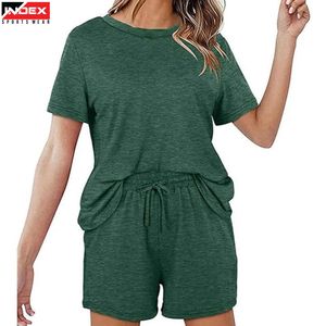 Ensemble de sport pour femme respirant : T-shirt et short de compression 2 pièces pour la gym et le fitness - Product Image 1