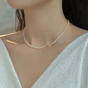 Collier pour femme de luxe léger et haut de gamme 2024, collier de clavicule en perles naturelles avec détail floral - Product Image 3
