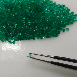 พลอยออนิกซ์สีเขียวธรรมชาติ ขนาด 2 มม. รูปทรงกลมเจียระไนแบบบริลเลียนท์ คุณภาพดีที่สุด พลอยเม็ดเดี่ยวสำหรับทำเครื่องประดับ จากเรดเมาน์เทน เจมส์ - Product Image 4
