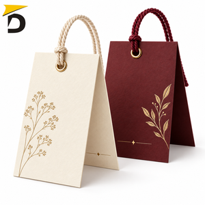 Etiquetas colgantes personalizadas premium con papel duradero, impresión nítida y diseño elegante para ropa, prendas de vestir y embalaje minorista. - Product Image 1