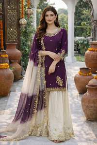 Ensemble Kurti en crêpe français naturel de qualité supérieure avec broderie de sequins de 5 mm et dupatta en organza à imprimé numérique - Product Image 2