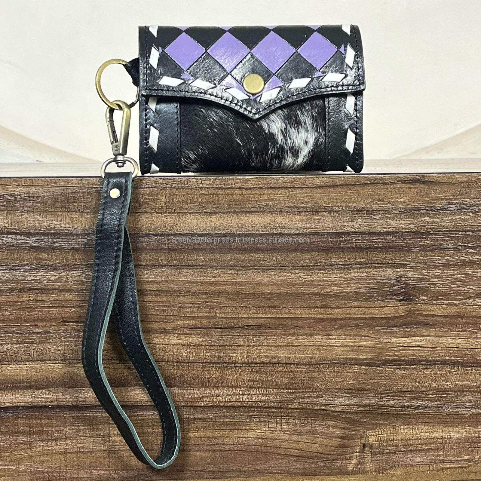 ลายตารางหมากรุกสีม่วงและดำ