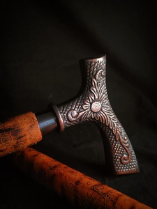 Bâtons de marche rustiques modernes en bois naturel écologique avec poignée en laiton poli, idéaux pour les cadeaux - Product Image 4