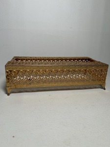 Boîte à mouchoirs décorative finition or avec découpes artistiques, idéale pour événements, fêtes et célébrations, vente en gros depuis l'Inde - Product Image 2
