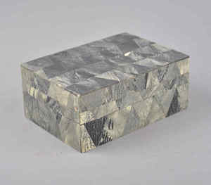 Boîte artisanale incrustée de résine Organisateur fait à la main pour stockage élégant Cadeau Décoration intérieure par Tradebyd - Product Image 1