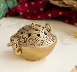 Brûleur d'encens en laiton pur de haute qualité avec gravure et finition polie, brûleur traditionnel en laiton vintage pour la décoration de la maison - Product Image 2