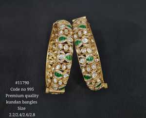 กำไลข้อมือวินเทจแบบ Kundan ชุบทองเหลืองประดับด้วยหินสีเขียวขาว สำหรับผู้หญิง สไตล์ชาติพันธุ์ เหมาะสำหรับงานแต่งงานและงานปาร์ตี้ - Product Image 3
