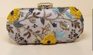 Bolso de mano floral estampado y bordado para mujer, cartera de fiesta, bolso de boda nupcial con diseño de marco único y cadena de hombro - Product Image 4