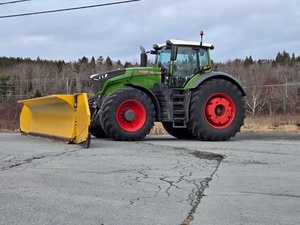 Tracteur chenillé Premium Fendt Vario 1050, 60 CV, 4 roues motrices, avec pompe moteur, pour utilisation agricole moderne. - Product Image 6
