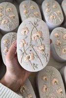 Cadeau d'anniversaire de luxe moderne en coton, personnalisable, multifonctionnel, pour desserts, baklavas, dattes, barres chocolatées, broderie rose