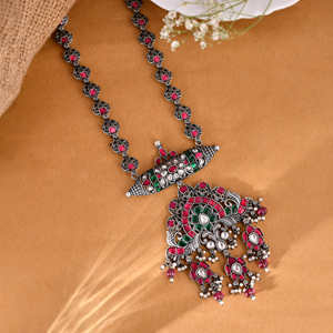 Collar con Colgante de Plata Tribal de Jaipur Meera con Piedras de Colores - Product Image 1