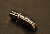 Couteau de chasse et de camping pliant en acier Damas fait main, manche en corne de cerf, clip de poche, multifonctionnel, artisanat haut de gamme, cadeau OEM/ODM