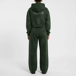 Conjunto Deportivo Unisex OEM Personalizado de Invierno, Casual, Grueso, con Parches, Pedrería y Bordados, Lavado Ácido, Pantalones Acampanados y Sudadera con Cremallera - Product Image 2