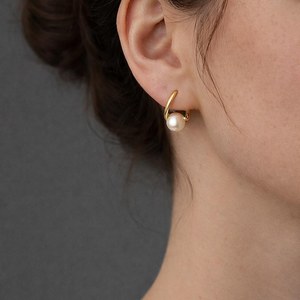 Juego de Aretes de Aro con Perlas Pequeñas, Aretes Minimalistas con Perlas Colgantes, Plata de Ley 925, Chapado en Oro de 14K - Product Image 4