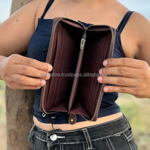 กระเป๋าคลัทช์แกะสลักมือกระเป๋าเงินแบบหนีบเคสโทรศัพท์หนังวัวมีสไตล์กระเป๋าสตางค์ดีไซน์ใหม่ใช้ได้หลากหลายแบบแบบตะวันตก - Product Image 6