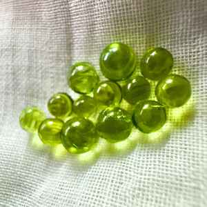 Lot en gros de 10 mm de billes rondes lisses en péridot naturel, sphères de cristal de guérison, pierres précieuses en vrac pour la fabrication de bijoux - Product Image 1