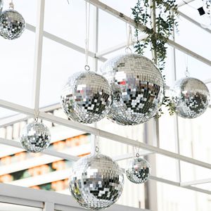 Set di 4 portachiavi con piccole sfere da discoteca da 7 pollici per decorazioni e specchi - Product Image 3