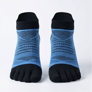 Chaussettes de sport pour hommes à 5 doigts, rayées bleu-noir, tricotées, respirantes, fines, style été - Product Image 1