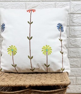 Housse de coussin carrée brodée de fleurs 100% coton, housse de coussin vintage pour la décoration du canapé - Product Image 1